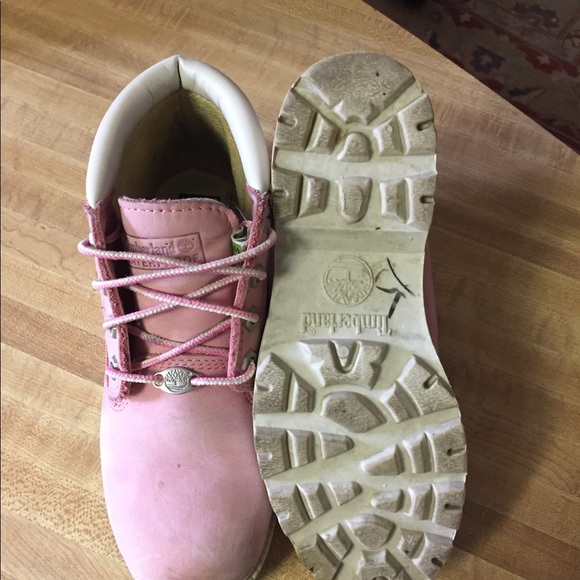 Pink Timberland - Picture 2 of 3